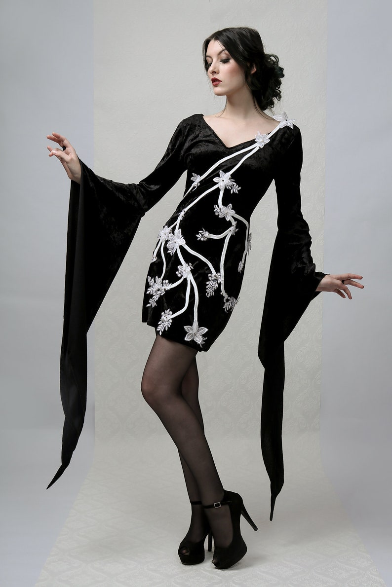 Flowers /& Thorns Ultra Long Sleeved Dress