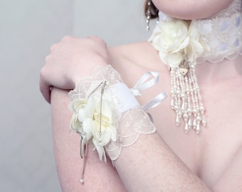 KEY - Wrist Corsage OAK