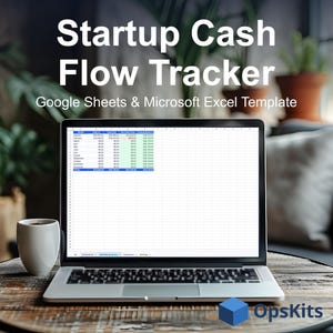 Może przedstawiać: Laptop wyświetlający szablon śledzenia przepływów pieniężnych dla startupów w Google Sheets i Microsoft Excel. Ekran pokazuje tabelę finansową z danymi miesięcznymi. Logo OpsKits jest widoczne w prawym dolnym rogu ekranu.