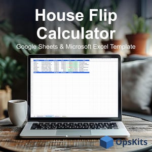 Può includere: Un computer portatile che mostra un modello di foglio di calcolo House Flip Calculator per Google Sheets e Microsoft Excel. Lo schermo mostra colonne per categoria, descrizione, costi stimati e reali, varianza e stato. Logo OpsKits visibile.