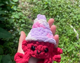 Crochet mini hermit crab