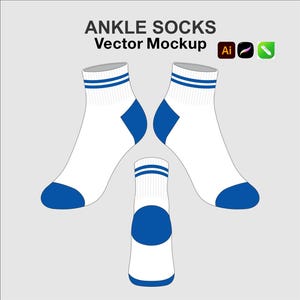 Könnte beinhalten: Vektor-Mockup von weißen Knöchelsocken mit blauen Akzenten. Die Socken haben blaue Fersen und Zehen, mit zwei blauen Streifen oben. Der Text "ANKLE SOCKS Vector Mockup" ist über den Socken zu sehen.