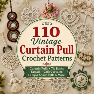 Op de afbeelding: Een verzameling van diverse gehaakte gordijnhouders en decoratieve ornamenten rondom een centraal rond bord met de tekst 110 Vintage Curtain Pull Crochet Patterns, Curtain Pulls, Tie Backs, Tassels, Cafe Curtains, Lamp & Shade Pulls & More!