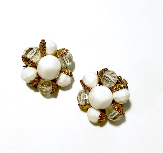 1960s Vintage Cluster Earrings / White Retro Stat… - image 1