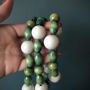 Bohemian Vintage Wooden Bead Necklace / Boho Jewelry 1970s Leaf Green and White Beads / Retro Bohemian Necklace