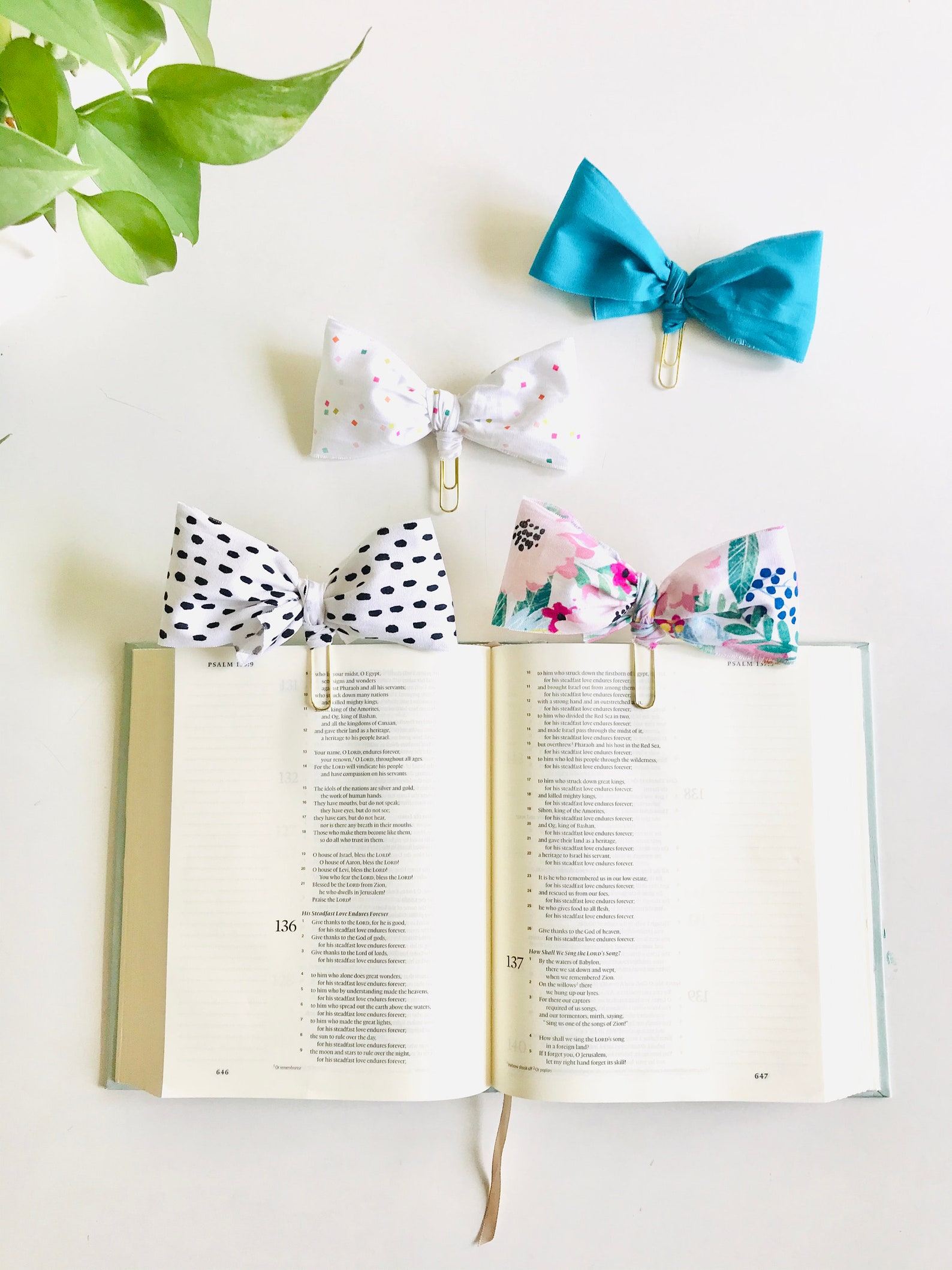 Set of 4 Bow Book Clips Bookmarkers Bible Bows Book Clips Etsy