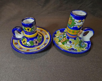 Vintage Mexicaanse kandelaars in Talavera-stijl | Handgeschilderde Puebla-volkskunstkandelaars | Coördinerend paar