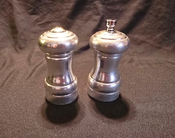 Vintage Mid Century Modern saltkar och pepparkvarn i borstad aluminium | Lees Engineering California pepparkvarn | MCM Kitchen Decor