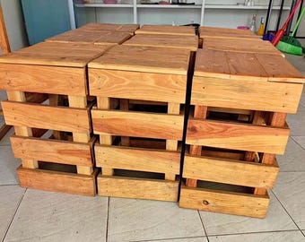 Mesa auxiliar de madera de pino hecha a mano