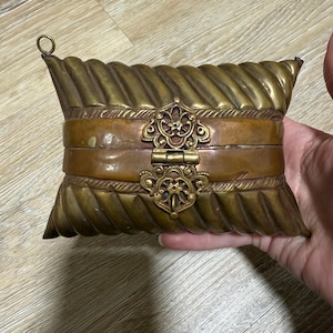 Rare Vintage Art Deco Spiral Minaudière-Statement Evening Clutch