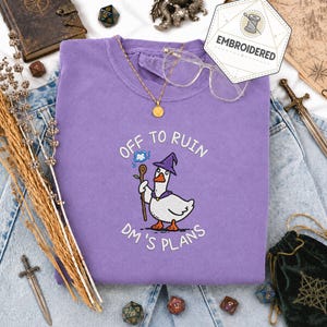 Koszulka „Off To Ruin The DM's Plans”, zabawna koszulka „Wizard Goose”, koszulka „Comfort Colors Fantasy”, prezent dla gracza planszowego, prezenty DND
