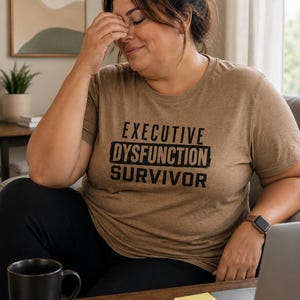 T-shirt « Survivant d’un dysfonctionnement exécutif » | T-shirt de sensibilisation à la santé mentale