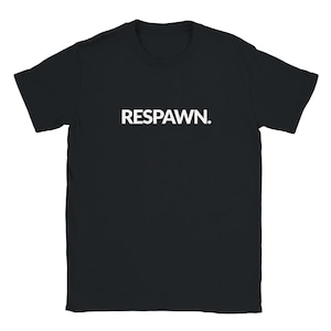 Op de afbeelding: Een zwart T-shirt met korte mouwen en het woord "RESPAWN." in witte hoofdletters op het midden van de borst gedrukt. Het kledingstuk heeft een ronde hals en een standaard pasvorm, met een strak en eenvoudig ontwerp op zwarte stof.