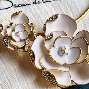 Authentic Oscar de la Renta White Enamel Flower Choker Necklace, Gold Plated Statement Runway Collar, Signed Camellia Jewelry Gift For Her