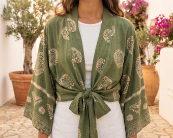 Kimono verde estilo bohemio - Cárdigan tipo túnica de playa con estampado floral, ligero y perfecto para combinar en verano.