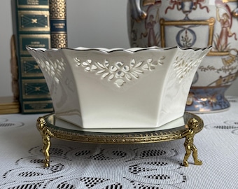 Ciotola vintage in porcellana traforata Lenox / Centrotavola in porcellana avorio / Bordo con rivestimento in argento sterling / Lenox di metà secolo / Arredamento in stile cottage chic