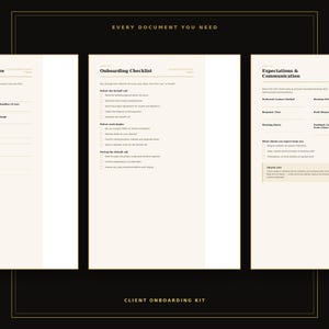Könnte beinhalten: Ein Kunden-Onboarding-Kit mit drei Dokumentenseiten mit schwarzem Text auf cremefarbenem Hintergrund. Die Seiten enthalten eine Onboarding-Checkliste, Erwartungen & Kommunikation sowie den Titel Every Document You Need oben.