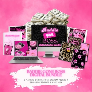 Peut inclure: Un ensemble numérique comprenant un écran d'ordinateur et un ordinateur portable affichant le texte Baddie gone BOSS, des liasses de billets de banque et divers planificateurs, guides et carnets aux motifs roses, noirs et léopard.