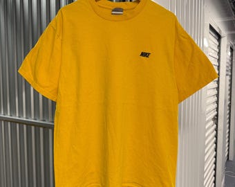 Vintage 2000s Y2K Nike Casual Cotton Yellow T-Shirt Size Medium