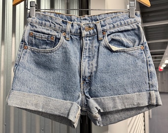 Vintage 90s Levi’s Casual Demin Shorts Size 29m / Size 8w