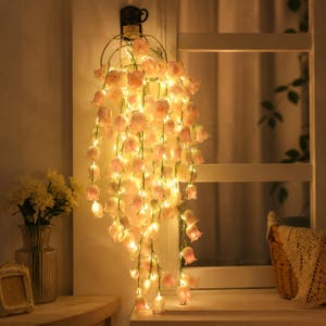 Luci decorative a forma di vite con fiori rosa pendenti, luci a LED a forma di mughetto, decorazioni delicate per la camera da letto, sfondo per matrimoni