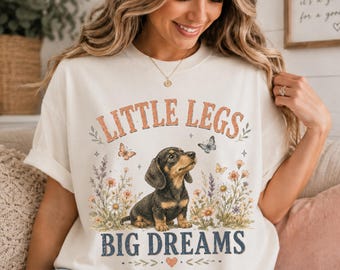 Maglietta Little Legs Cottagecore Doxie, maglietta vintage da bassotto, regali per cani bassotto, vestiti da bassotto, maglietta floreale da bassotto, maglietta da bassotto
