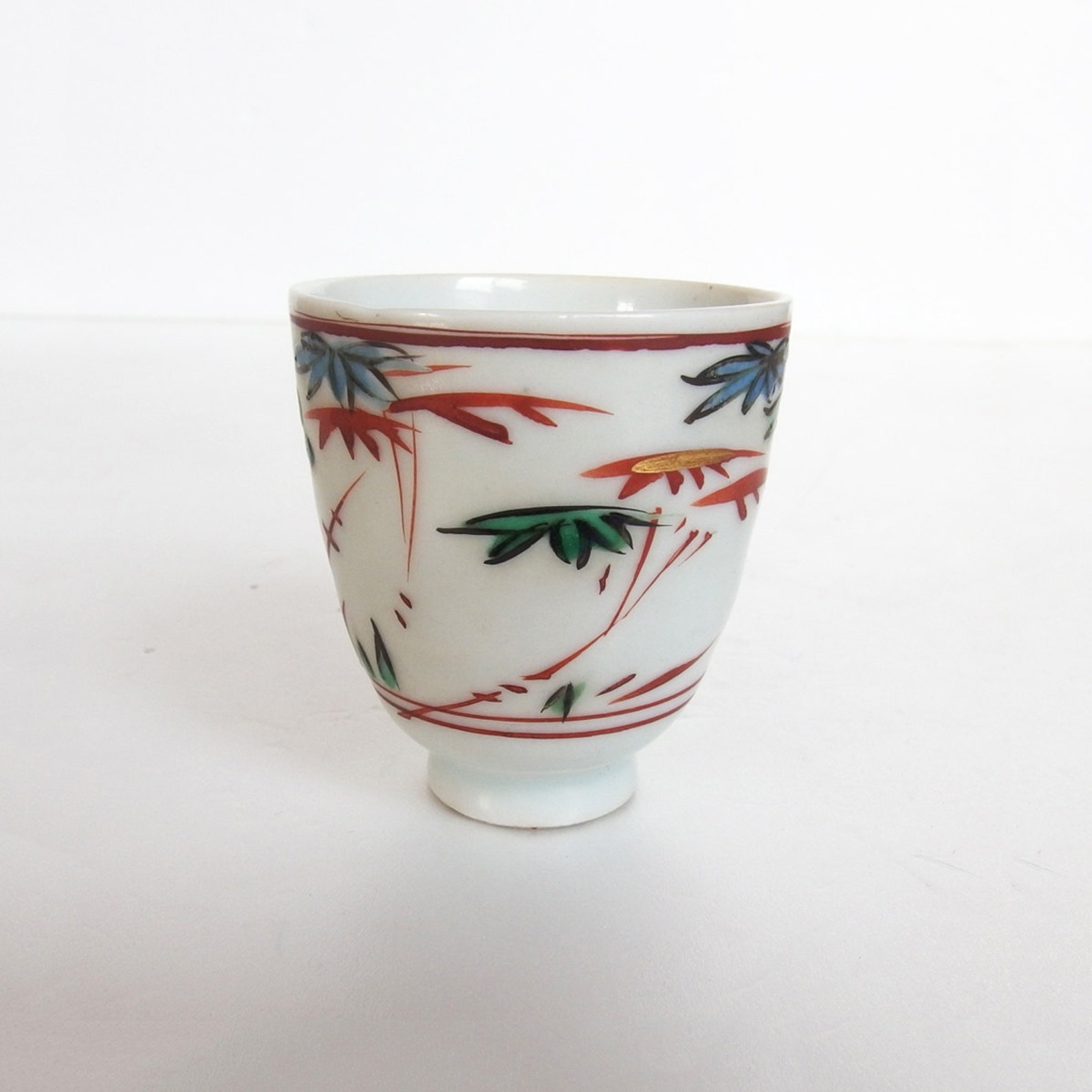 Antique Japanese Saké Cup. Japanese Kutani Porcelain With Flowers and