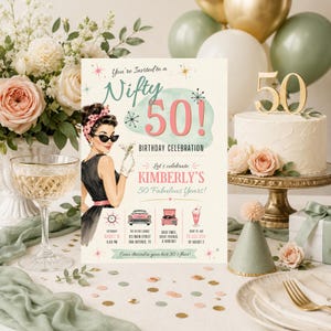 Könnte beinhalten: Eine Einladungskarte zum 50. Geburtstag mit einer Retro-Illustration einer Person in einem schwarzen Kleid und gepunktetem Stirnband, die ein Martiniglas hält. Der Text lautet You're Invited to a Nifty 50! Birthday Celebration, Kimberly's 50 Fabulous Years.