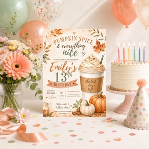 Puede incluir: Una tarjeta de invitación de cumpleaños rectangular con una ilustración en acuarela de una taza de café con crema batida, calabazas y hojas de otoño. El texto dice: Pumpkin Spice & everything nice, Emily's 13th Birthday, Saturday October 18, 4:00 PM, The Pumpkin Cafe, 123 Spice Lane, Warmville, CA 12345, Coffee, cake, & birthday cheer!, RSVP to Jessica by October 5th 555.123.4567.