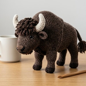 Bizon haakpatroon amigurumi buffel pdf, gehaakt patroon met wilde dieren, tutorial shaggy bizon pluche, beginnersvriendelijk amigurumipatroon