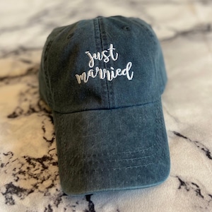 Just Married Hat | Can Customize | Mrs Hat | Newlywed Hat | Bride Hat | Wifey Hat | Honeymoon Hat | Mr and Mrs | Honeymoon Gift | Bride Gift