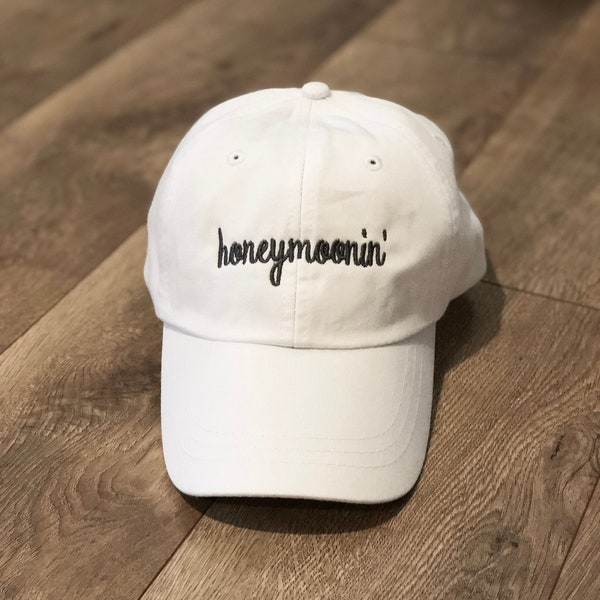 Honeymoonin' Hat | Newlywed Hat | Honeymoon Hat | Mrs Hat | Hubby Hat | Honeymoon Gift | Newlywed Gift | Wedding Gift | Wedding Shower Gift