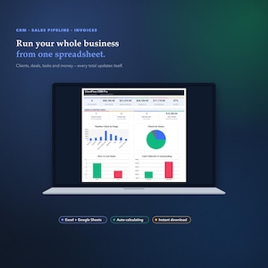 Può includere: Uno schermo di computer portatile che mostra la dashboard di ClientFlow CRM Pro con dati finanziari, grafici a barre e un grafico a torta. Il testo recita: Run your whole business from one spreadsheet. Clients, deals, tasks and money.