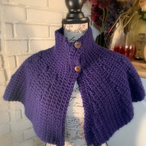 PATTERN: Brianna&#39;s Capelet, crochet - reg and plus sizes