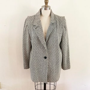 vintage 1960s herringbone tweed coat / medium to large jacket / black and white women's short coat / wool jacket