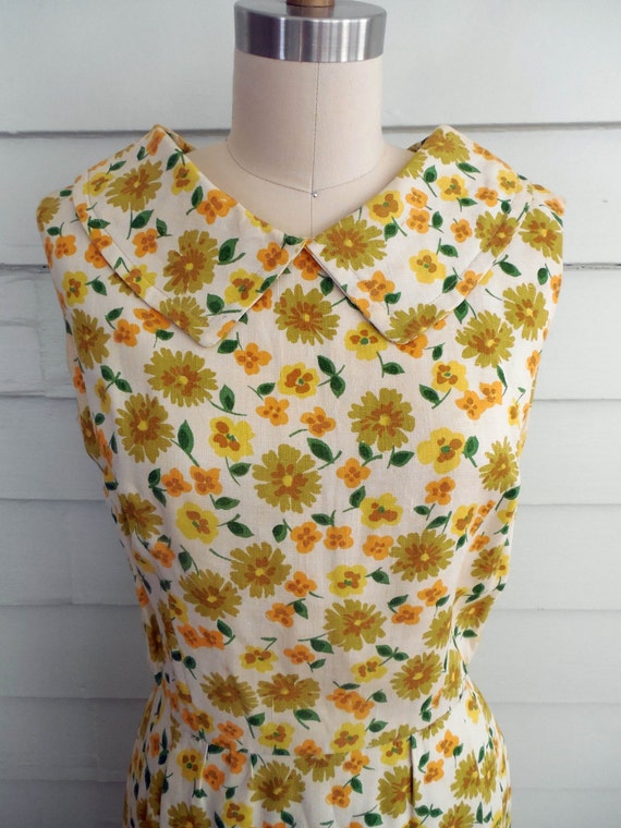 1950s yellow and green floral linen shift dress /… - image 4