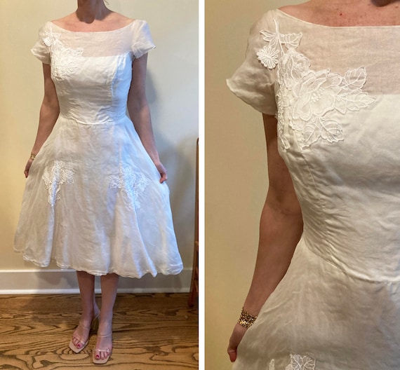 vintage 1950s or 1960s white wedding dress / gorg… - image 1
