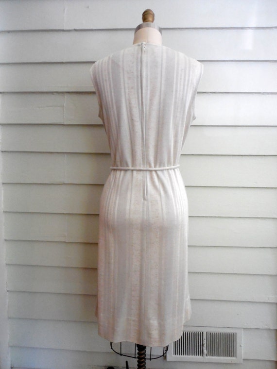 1970s silvery gray shift dress with stripes and b… - image 3