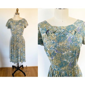 vintage 1970s floral dress / medium to large patterned fit and flare dress / short sleeve pleated skirt cut-out detail / green blue purple