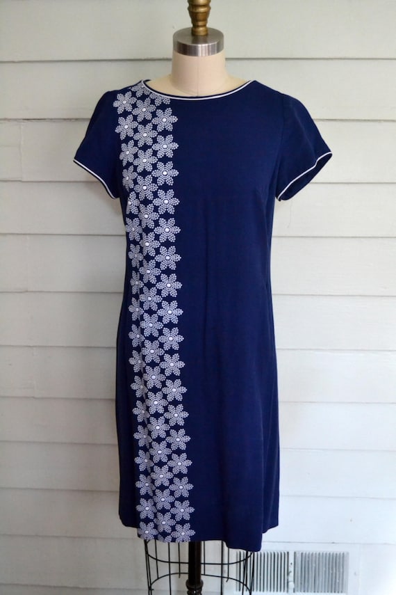 1960s blue shift dress with floral embroidery / Small to Medium vintage short sleeve blue shift dress / embroidered flowers / blue and White 1960s blue shift dress with floral embroidery / Small to Medium vintage short sleeve blue shift dress / embroidered flowers / blue and White