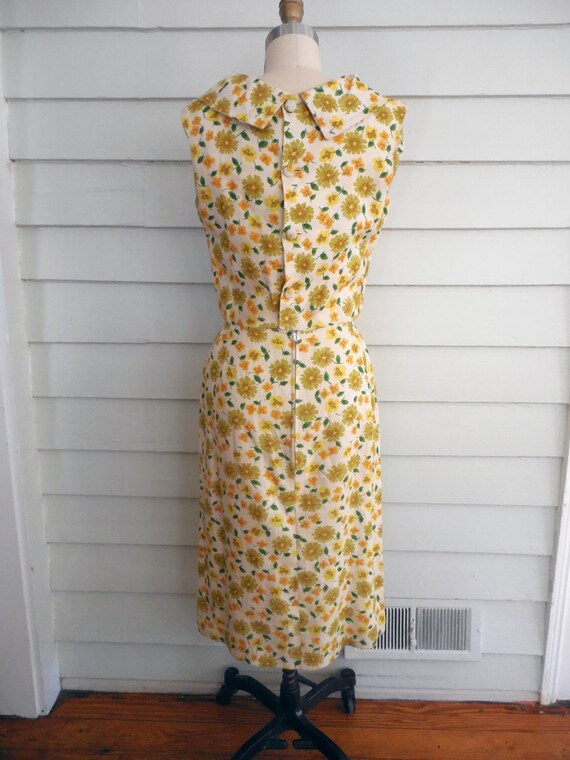 1950s yellow and green floral linen shift dress /… - image 2