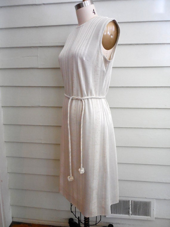 1970s silvery gray shift dress with stripes and b… - image 2