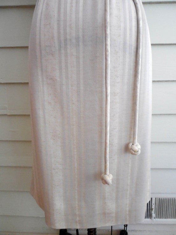 1970s silvery gray shift dress with stripes and b… - image 4