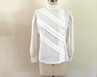 Vintage 1980s Ted Sollod Bluse / schmales, mittelgroßes Damenoberteil / Button-Down-Hemd mit hohem Kragen / weiße Bluse mit Diagonalen
