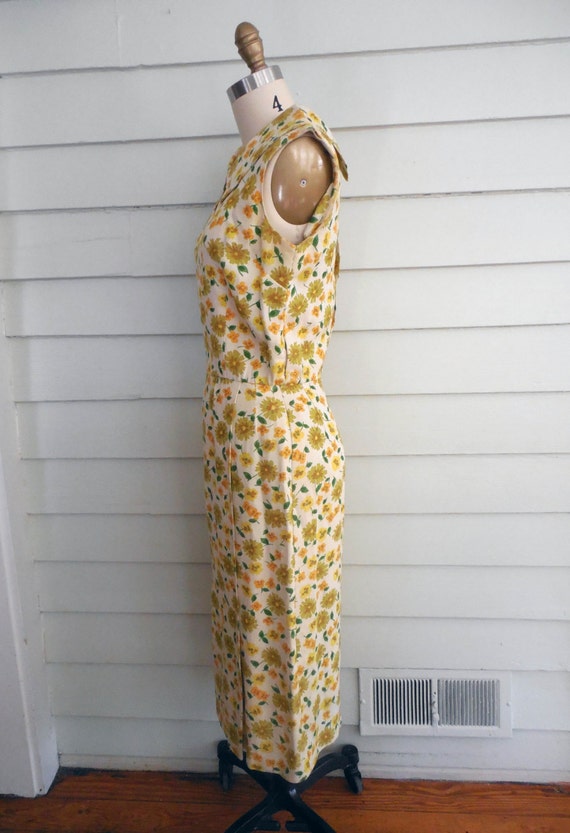 1950s yellow and green floral linen shift dress /… - image 3