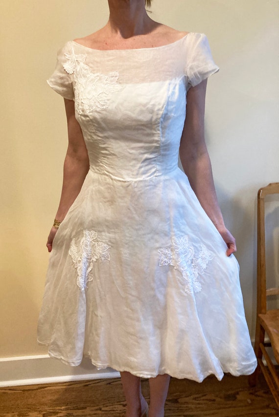 vintage 1950s or 1960s white wedding dress / gorg… - image 2