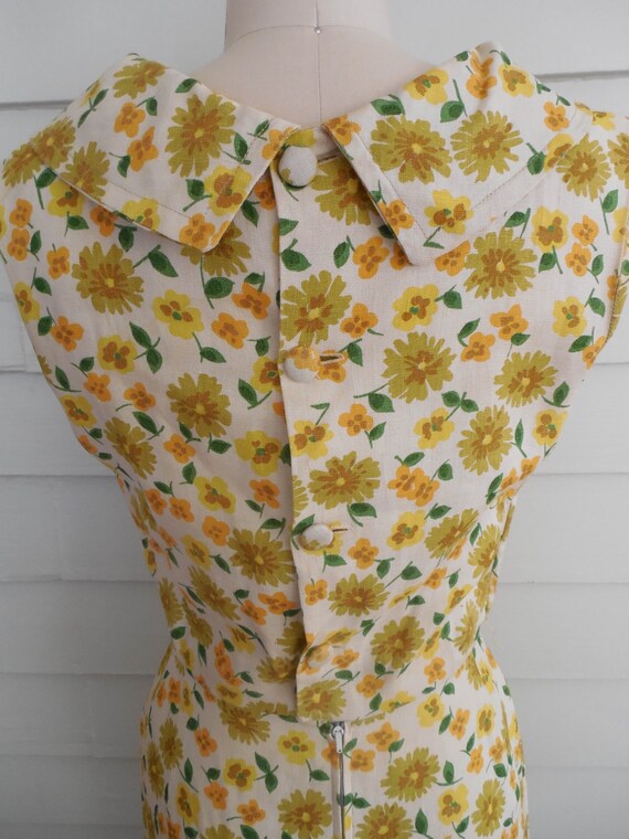 1950s yellow and green floral linen shift dress /… - image 5