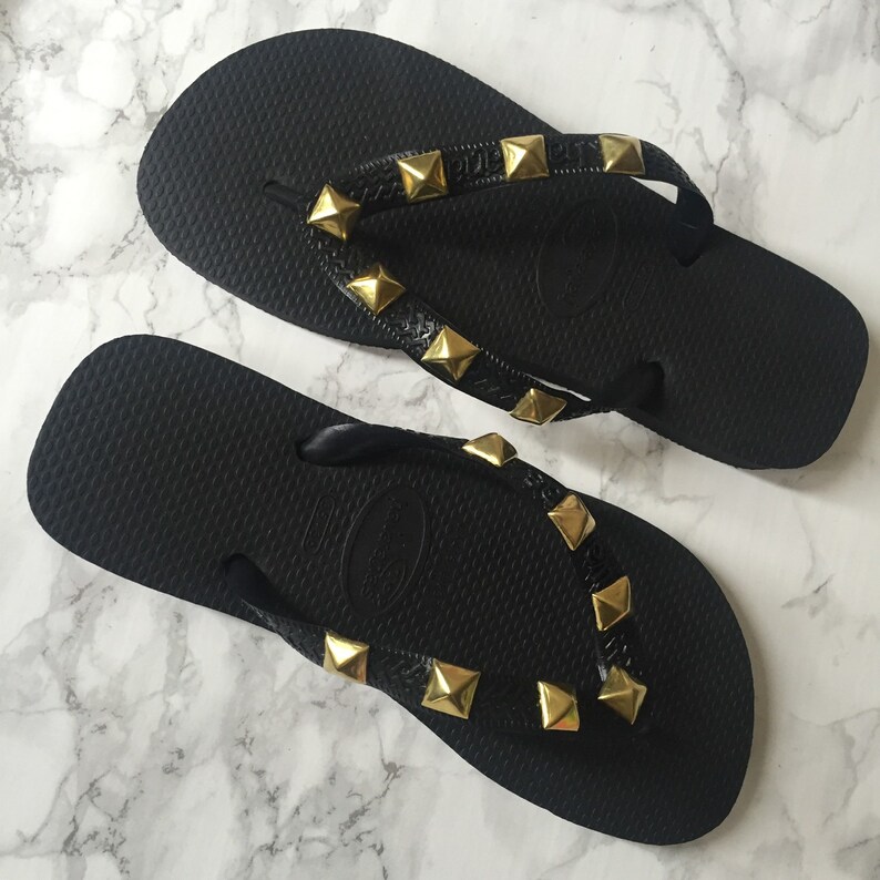 studded havaianas