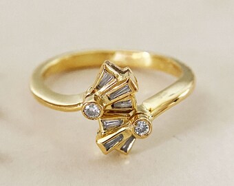 Vintage 18K Gold Art Deco Style Ring with Baguette Diamonds (Size 6)