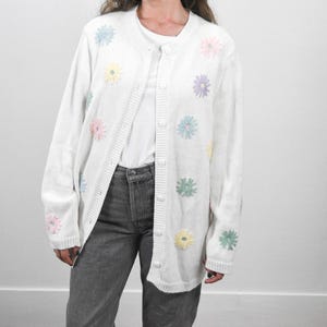 Vintage 90s Women&#39;s White Floral Pattern Cardigan in Ramie, Cotton / Midweight Button Up Spring Sweater / Size M